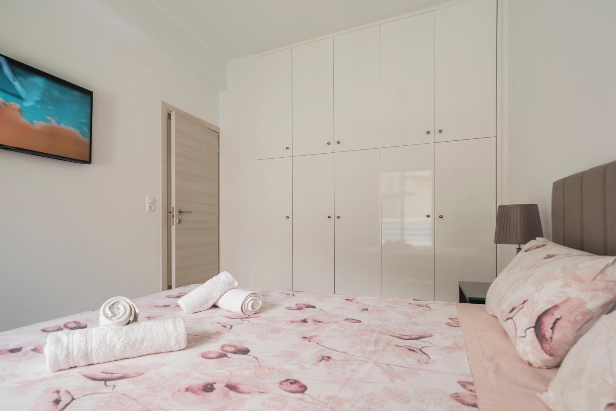 Neon 2br Luxurious Appartement